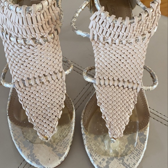 BCBG maxazria sandales all most brand new - Picture 3 of 4